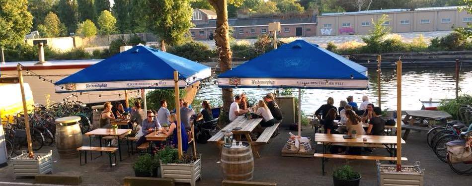 Amsterdam beer garden Gollem aan het water.