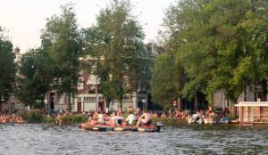 Kann man in Amsterdams Kanälen schwimmen?