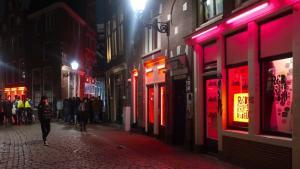 7 & 9 PM Amsterdam Red Light District Tour From Local Guides