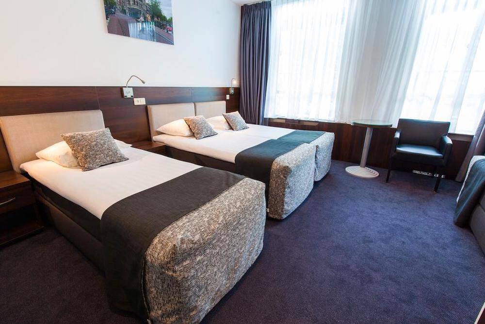 cheap hotel in amsterdam