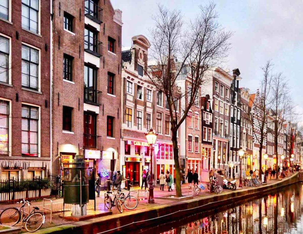Amsterdam red light district google maps