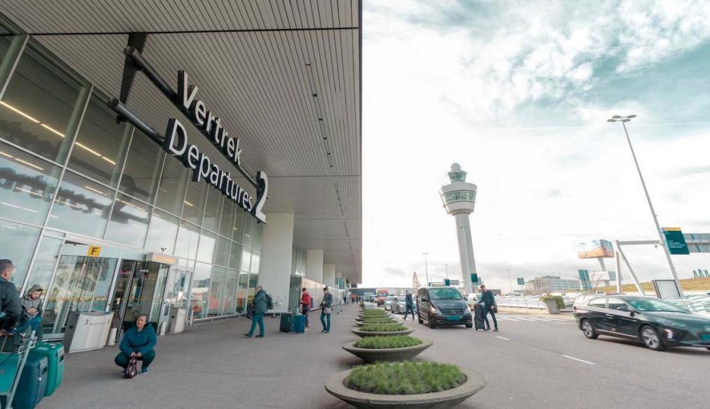 Amsterdam airport departures