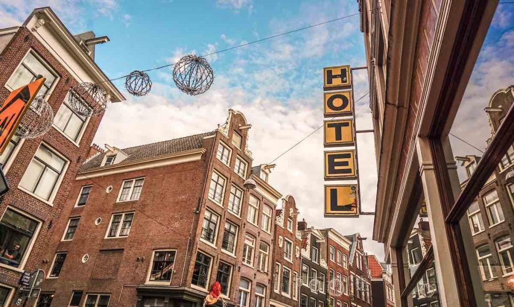 10 Best Cheap Hotels in Amsterdam From € 34 / £ 29 in 2023